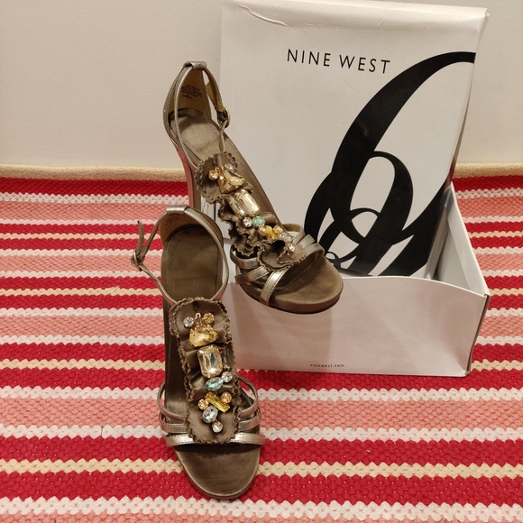 Jeweled champagne stiletto sandals size 6 - Picture 11 of 11